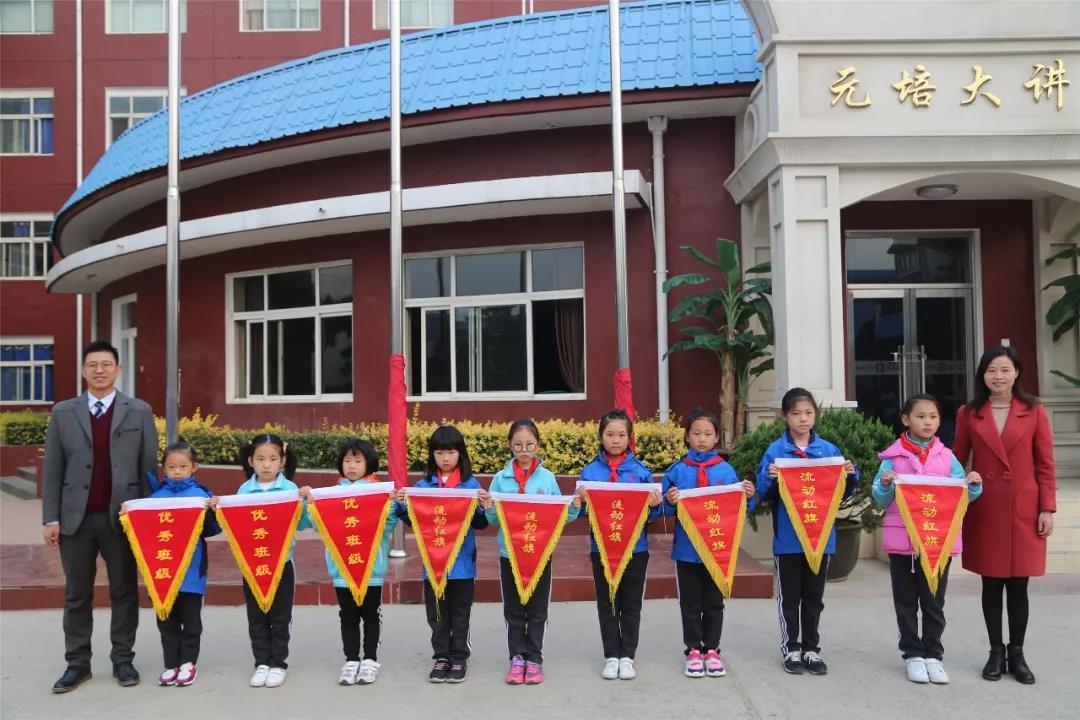 北大附屬實(shí)驗(yàn)學(xué)校第八周升旗儀式