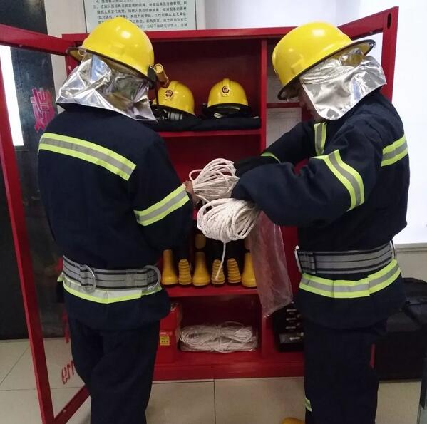 強(qiáng)化“微陣地”——黑利伯瑞開展校園微型消防站日常培訓(xùn)