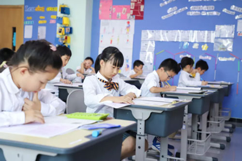 新府學外國語學校