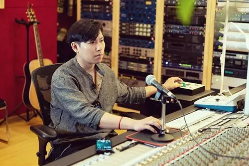 新府學(xué)外國(guó)語(yǔ)