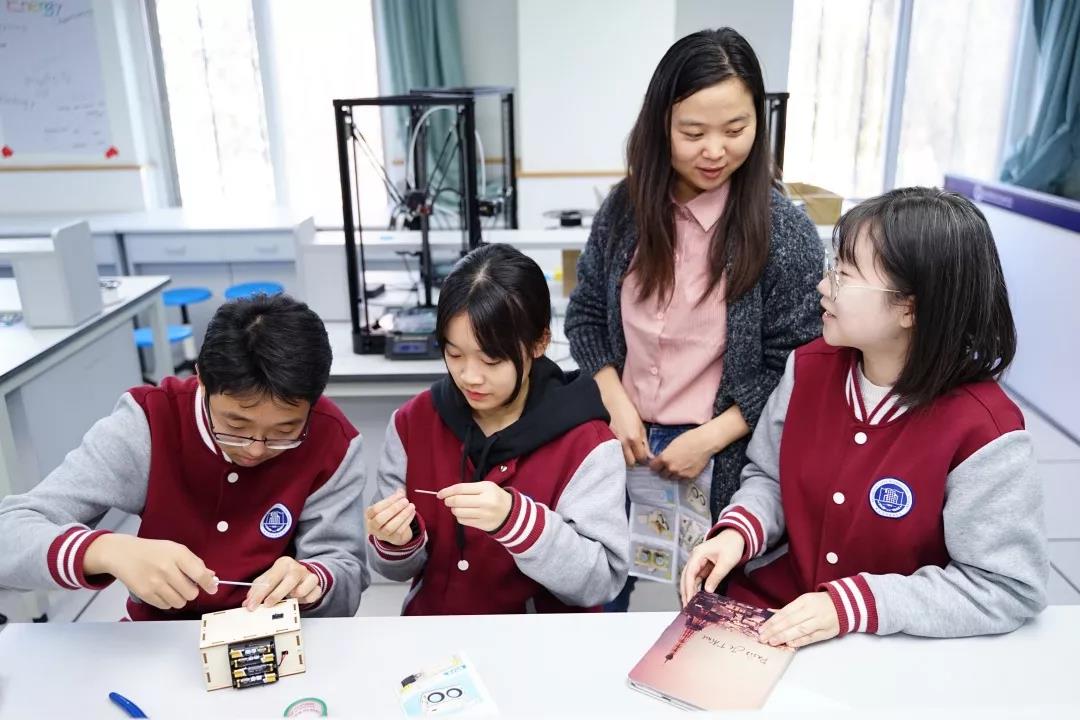 新府學外國語學校