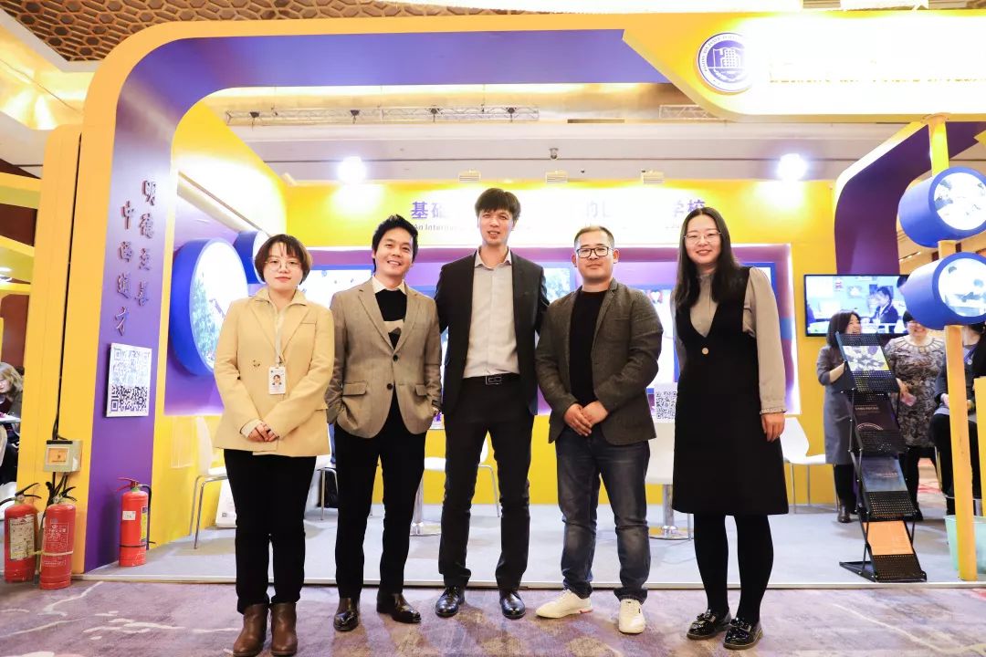 新府學(xué)外國(guó)語(yǔ)學(xué)校