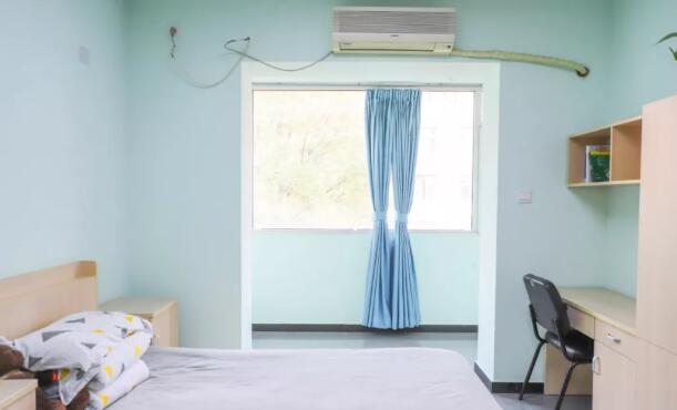 北京新府學(xué)外國(guó)語學(xué)校