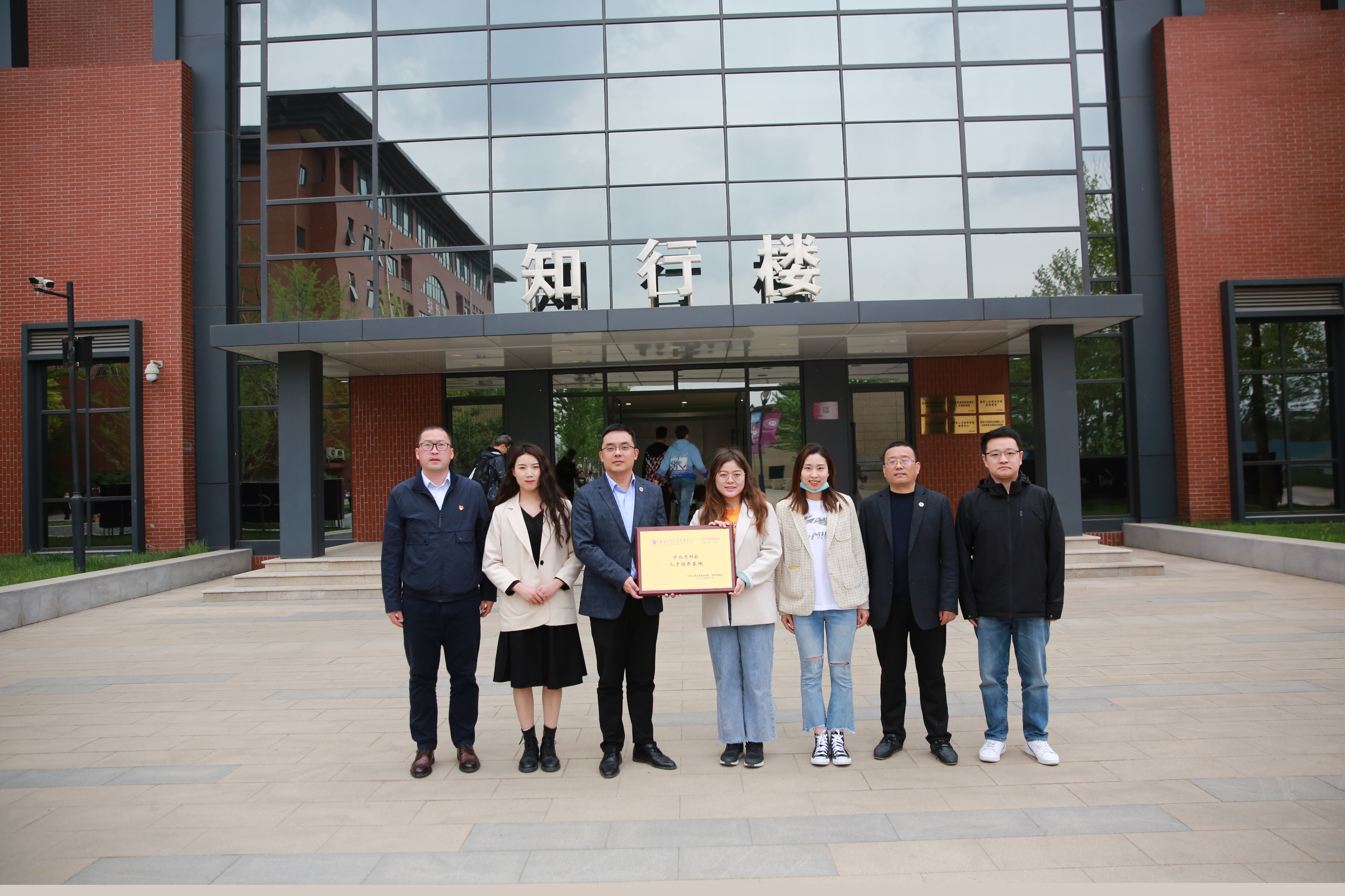 ̴W(xu)AW(xu)ԺcW(xu)˼W(wng)Уe˲B(yng)ƺsxʽ