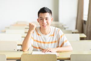 上海立達(dá)學(xué)院繼續(xù)教育學(xué)院2025年的分?jǐn)?shù)線是多少？