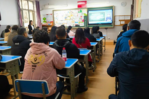 北京市海淀區(qū)崛起實(shí)驗(yàn)學(xué)校召開家長會——“家校共育 聚愛同行”
