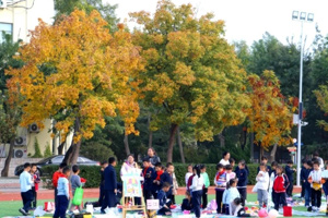 北京市匯賢學(xué)校開(kāi)展跳蚤市場(chǎng)愛(ài)心義捐活動(dòng)！