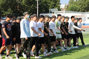 北京懷柔索蘭諾中學(xué)高一新生軍訓(xùn)風(fēng)采！