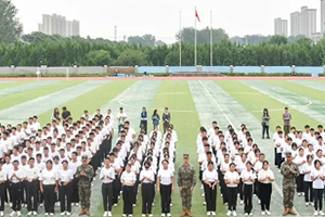 益田翰德學(xué)校高一新生軍訓(xùn)匯演暨表彰大會(huì)：青春磨礪，榮耀綻放