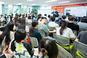 北京新府學(xué)外國語學(xué)校(國內(nèi)班)開學(xué)季：高中部教師開展教師培訓(xùn)！