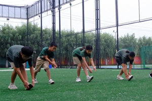 北京市通州區(qū)私立樹(shù)人學(xué)校棒球隊(duì)晨練活動(dòng)：晨光中的追夢(mèng)者