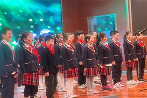 三河市燕橋?qū)W校小學(xué)舉辦國慶年級組班歌活動：歌聲嘹亮，唱響燕橋！
