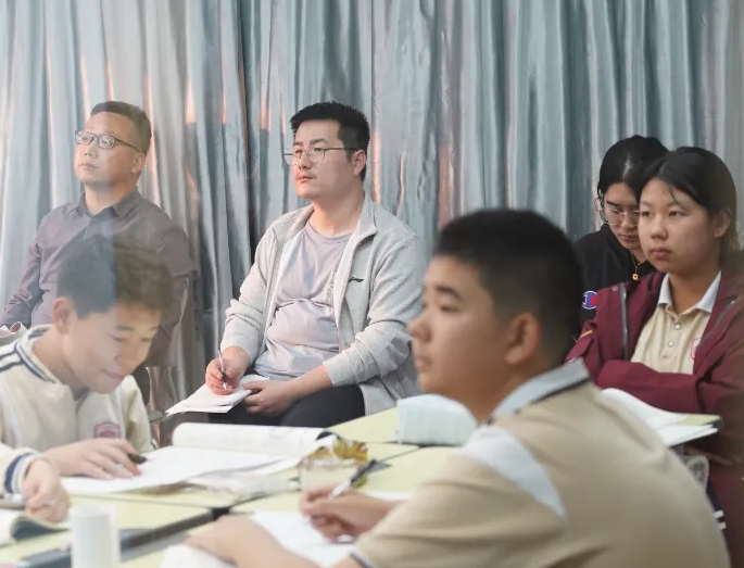 攜手精英，共筑高效課堂新篇章--石家莊精英中學(xué)優(yōu)秀教師蒞臨北京東方紅學(xué)校交流紀(jì)實(shí)
