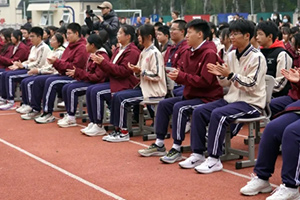 北京東方紅學校召開日常行為規(guī)范提升大會：文明禮儀潤于心，行為規(guī)范踐于行