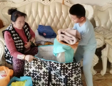 “寒冬送暖，棉衣傳情”北京市匯賢學(xué)校師生愛(ài)心捐贈(zèng)青海玉樹(shù)稱多縣