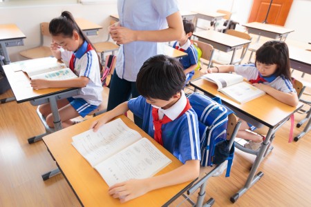2025年北京東方紅學校美術高考班招生信息，針對藝考生美術生報名