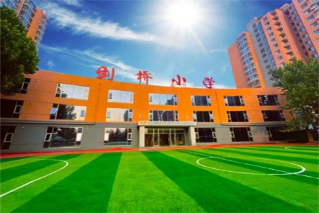 三河市燕橋?qū)W校在校學(xué)員真實(shí)點(diǎn)評(píng)！看完你會(huì)選擇嗎？