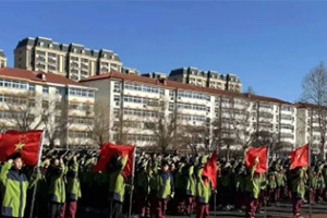 華油榮德小學舉辦2025年蛇年開學第一次升旗儀式！