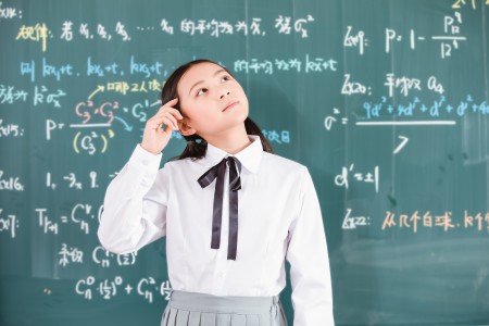 海淀區(qū)崛起實驗學?；锸迟M每月多少，回民如何處理就餐問題？