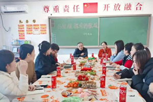 三河市燕橋?qū)W校六年級新學(xué)期茶話會：共話AI，探索教學(xué)新航道