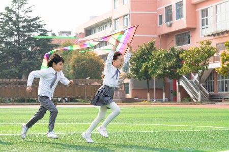 北京市朝陽區(qū)新亞學(xué)?？孔V嗎？收費(fèi)貴嗎？