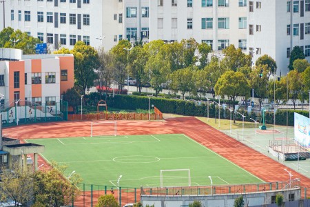 北京市豐臺區(qū)新北賦學(xué)校小學(xué)部課后托管服務(wù)具體安排怎么樣，最晚幾點接孩子？