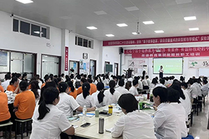 華油榮德小學(xué)開展2025年暑期教職工培訓(xùn)：養(yǎng)天地正氣，做真正教育！