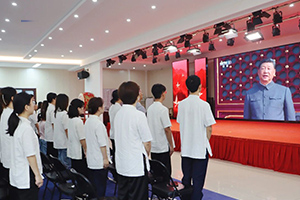 北京市匯賢學(xué)校開(kāi)展開(kāi)學(xué)思政課：師生共觀“九三”閱兵，銘記與奮斗！