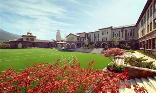 大連王府國際學(xué)校