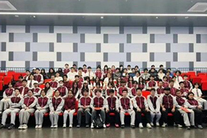 北京市朝陽區(qū)新亞學(xué)校圓滿舉行高三期中表彰大會(huì)！