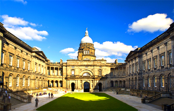 藍(lán)灣未來(lái)領(lǐng)導(dǎo)力學(xué)校早申錄取